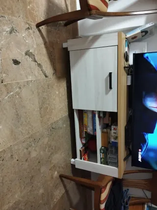 Mueble TV madera y blanco