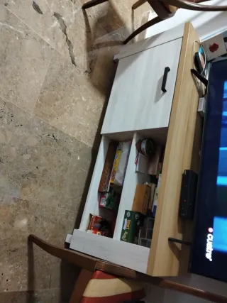 Mueble TV madera y blanco