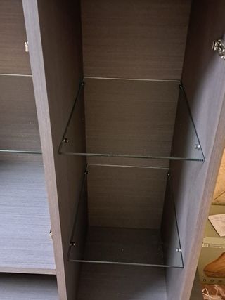Mueble comedor y un estante