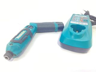 atornillador a bateria makita td022d