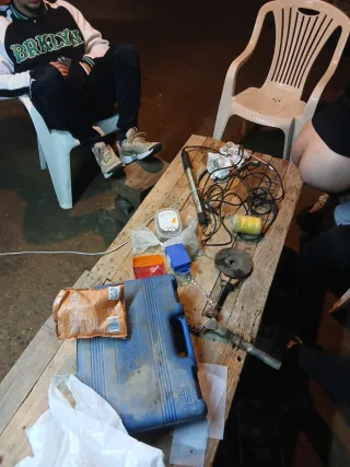 Mesa de madera y plástico8