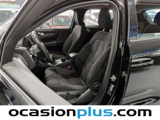 Volvo XC40 T2 Momentum Core 95 kW (129 CV)