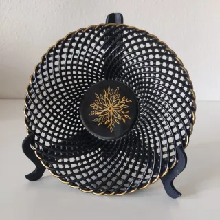 PLATO CALADO CERAMICA VINTAGE negro y dorado