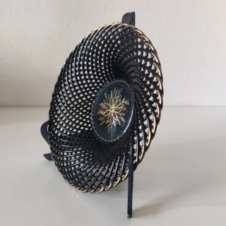 PLATO CALADO CERAMICA VINTAGE negro y dorado