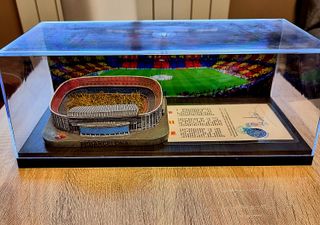 Maqueta Camp Nou Césped Original 2012 + Vitrina
