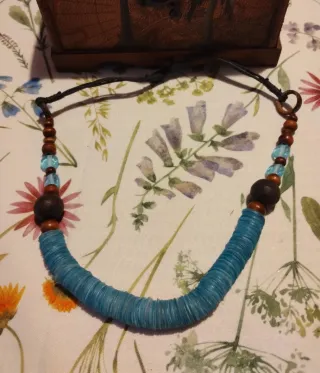 Collane artigianali in legno e conchiglie