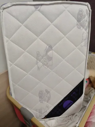 Minicuna rosa con ruedas