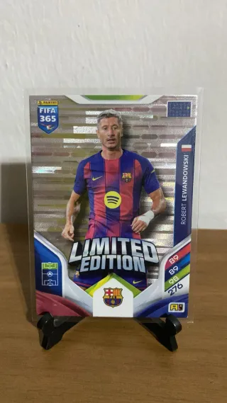 Carta Panini FIFA 365 Lewandowski
