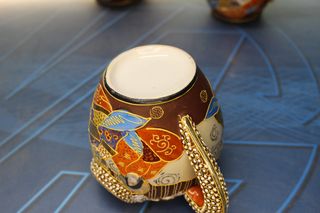 Juego de té porcelana Satsuma. Moriage. Japón, s.XX.