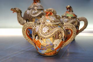 Juego de té porcelana Satsuma. Moriage. Japón, s.XX.