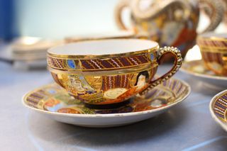 Juego de té porcelana Satsuma. Moriage. Japón, s.XX.