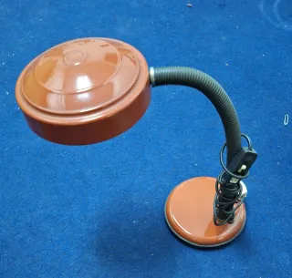 VENTA URGENTE. Lámpara de mesa vintage roja.