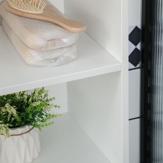 Mueble de Baño Moderno Con 2 Armarios Con Puertas Y 2 Estantes Abiertos, en Aglomerado, 80X33.5X190 Cm, Blanco