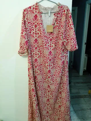 Vestido Noracora beige y rosa manga corta