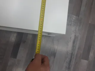 Mesa de salón blanca de madera