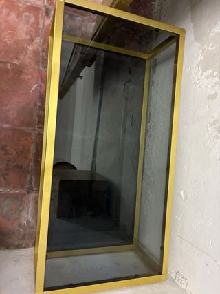 Mesa de centro cristal y metal dorado