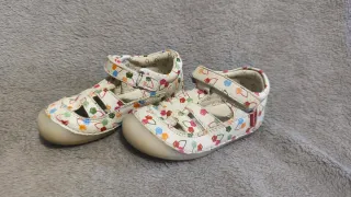 Zapatillas niña estampado floral