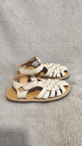 Sandalias niña piel trenzada