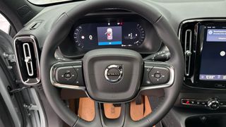 VOLVO XC40 2.0 B3 MHEV CORE DCT 5P