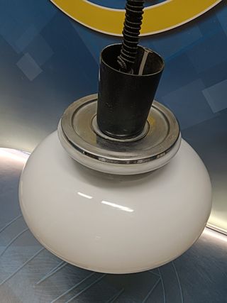 lampara de techo, opalina, cromada, vitage, años 70, plastico rigido, medidas: alto 70 cm, diametro, 35 cm. 1974, regulable rolly