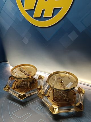 Due lampade da soffitto con decorazioni in vetro, metallo dorato - anni '80 - 28x33x33cm