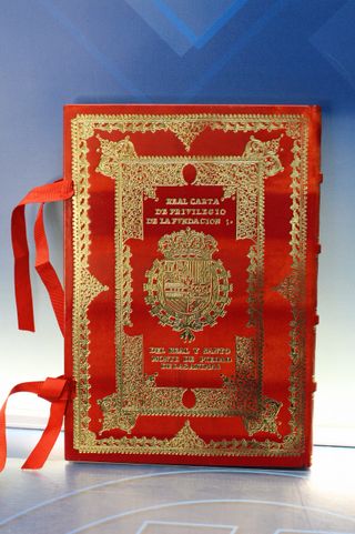 Libro facsímil Real Carta De Privilegio De La Fundación Del Real Y Santo Monte De