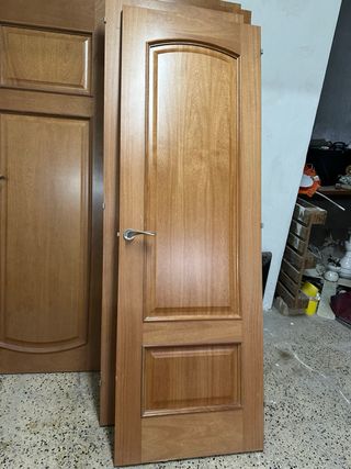 Puerta madera maciza nueva Size 208+70