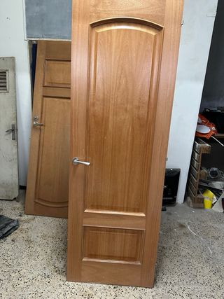 Puerta madera maciza nueva Size 208+70