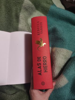 Alas de hierro (Empíreo 2)