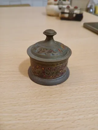 Antico portagioie in ottone