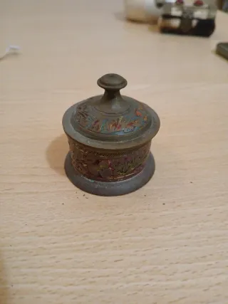 Antico portagioie in ottone