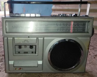 Radio Cassette 4 Bandas Antigua