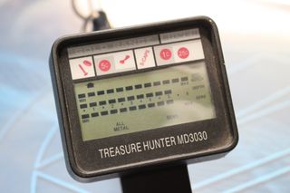 Detector de metales Treasure Hunted MD3030. Detector de Metales subterráneo portátil.