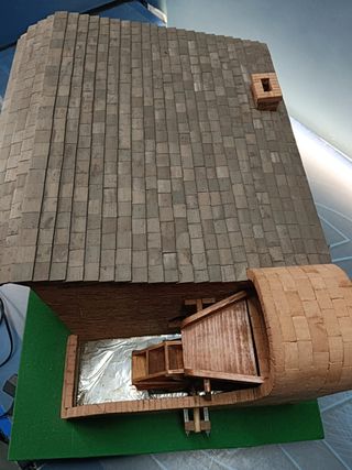 Maqueta de madera, Molino, funcionando 54x34x30 cm.