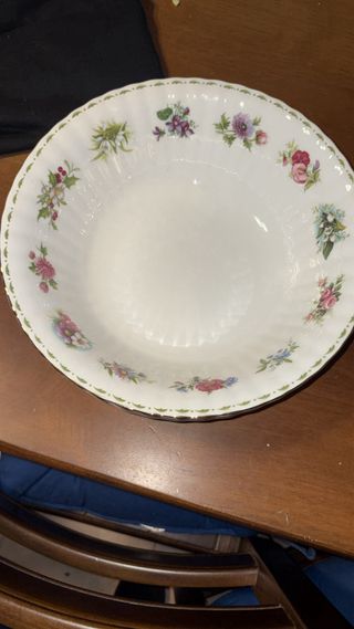 Royal Albert Flower of the Month insalatiera