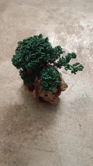 Bonsái de cobre hecho a mano