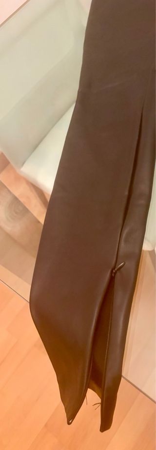 Pantalones Zara efecto piel con cremallera