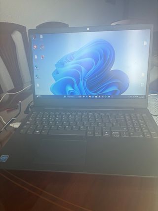Portátil Negro Lenovo 82C3