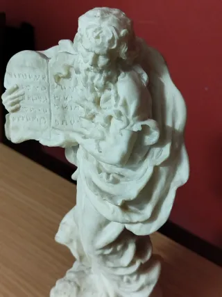 Figura de mármol macizo