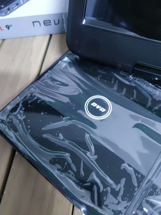 Nevir NVR-2781DVD-PCU, DVD Portátil 9”