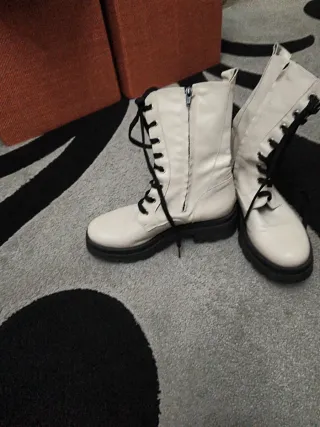 Stivaletti bianchi in pelle nuovi usati una volta