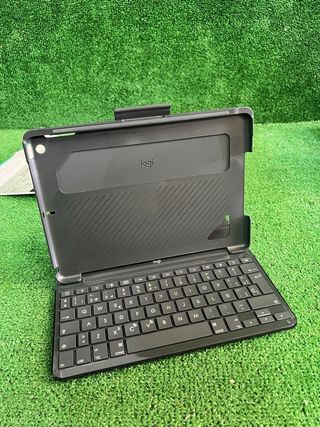 Logitech Slim Folio iPad Keyboard Case