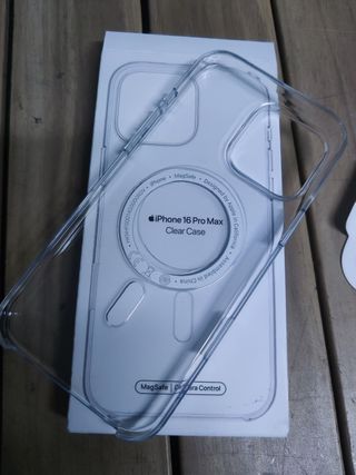 Funda transparente con MagSafe para el iPhone 16 Pro Max
