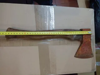 Hacha de campo antigua