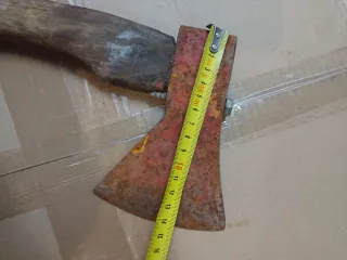 Hacha de campo antigua