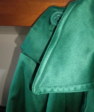 Gabardina verde brillante