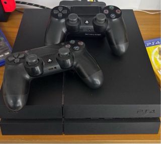PS4 (PlayStation 4) con 5 juegos