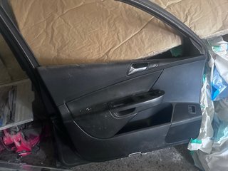 puerta izquierda Passat 2007