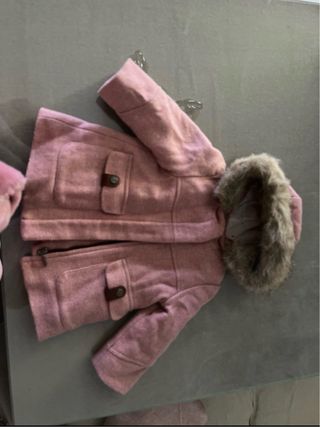 Trenca niña rosa con capucha Zara