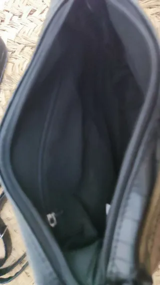 Bolso negro efecto piel cocodrilo